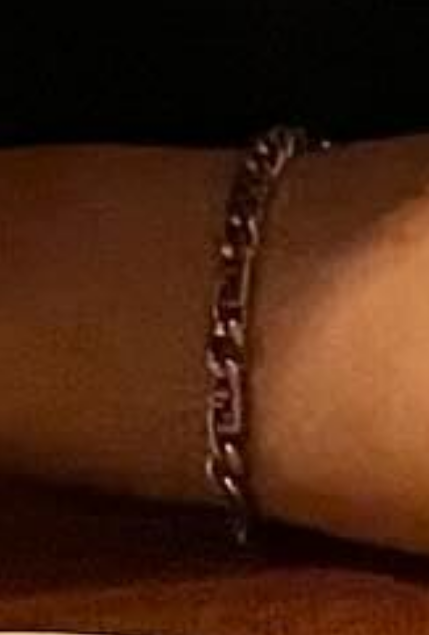 hyunminmaxing's tweet photo. @bhmnie hi!! i think it's this fendi bracelet!! it's more rectangular than the gucci one! https://t.co/GdoOqFGeCz