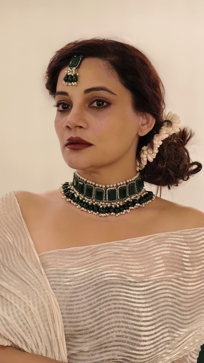 People will stare, make sure to give them a good show 👀🤍

#ootd #fashion #fashionnova #style #jewellery #styleinspiration #statementjewelry #instastyle #fashioninsta #outfit #love #instagood #me #trending #model #beauty #whatiwore #kanikamaheshwari