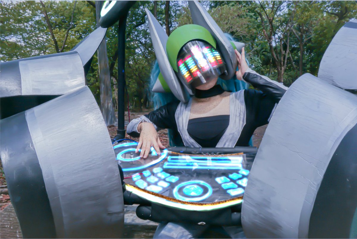 TCazqui's tweet photo. anyone else here who got the DJ sona skin from the hextech chest? HAAHAH
i do~
#leagueoflegends #djsona #Cosplay https://t.co/sbNMNABGvD