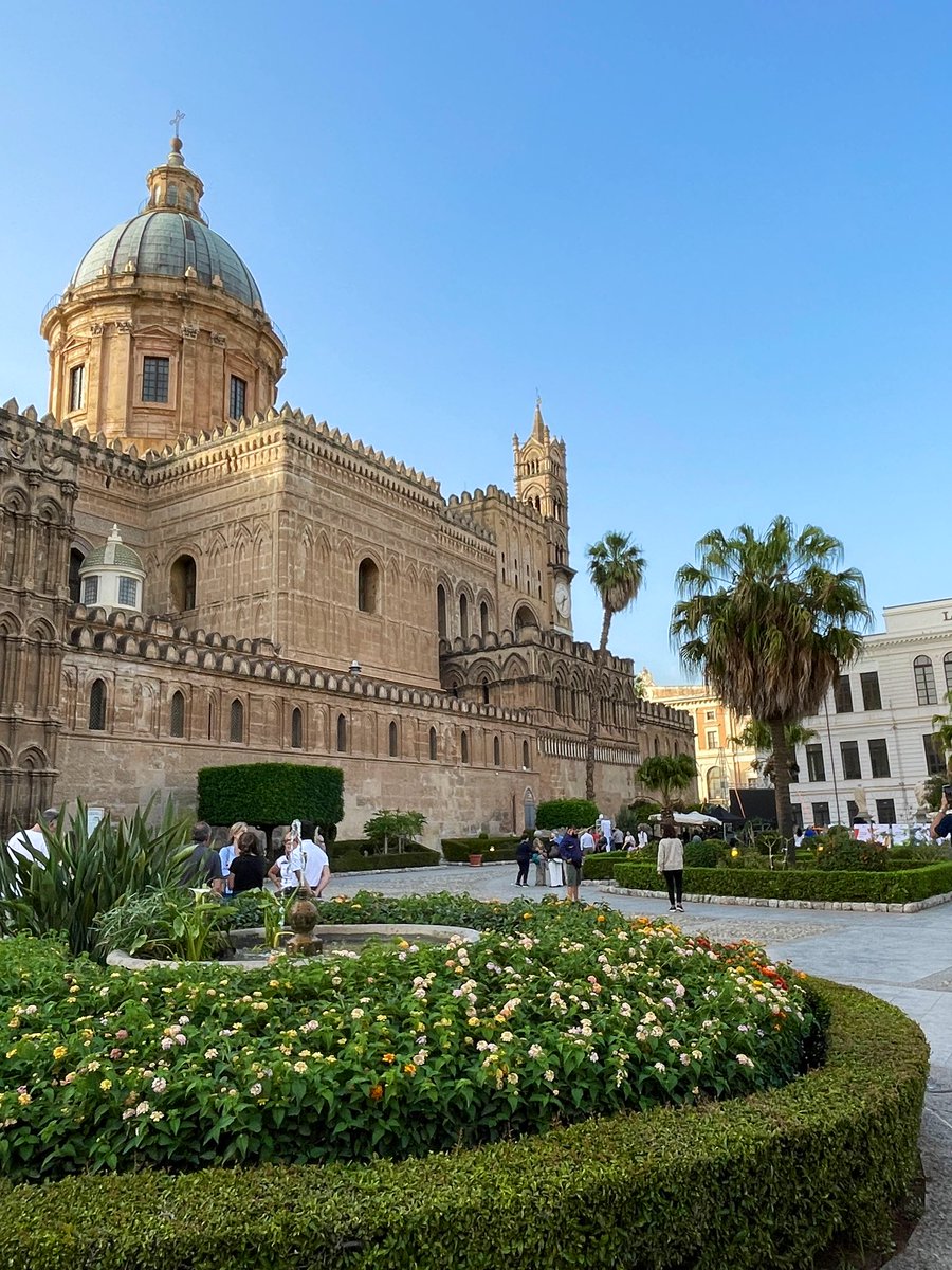 rickyalba26's tweet photo. Presenting our study on #urbanbird communities in the amazing city of Palermo at the @nbfc_italy #biodiversity forum where hundreds of researchers came to discuss about Italian #biodiversity. #nbfc #forumitalia #urbanecology https://t.co/ctdNqm2OQL