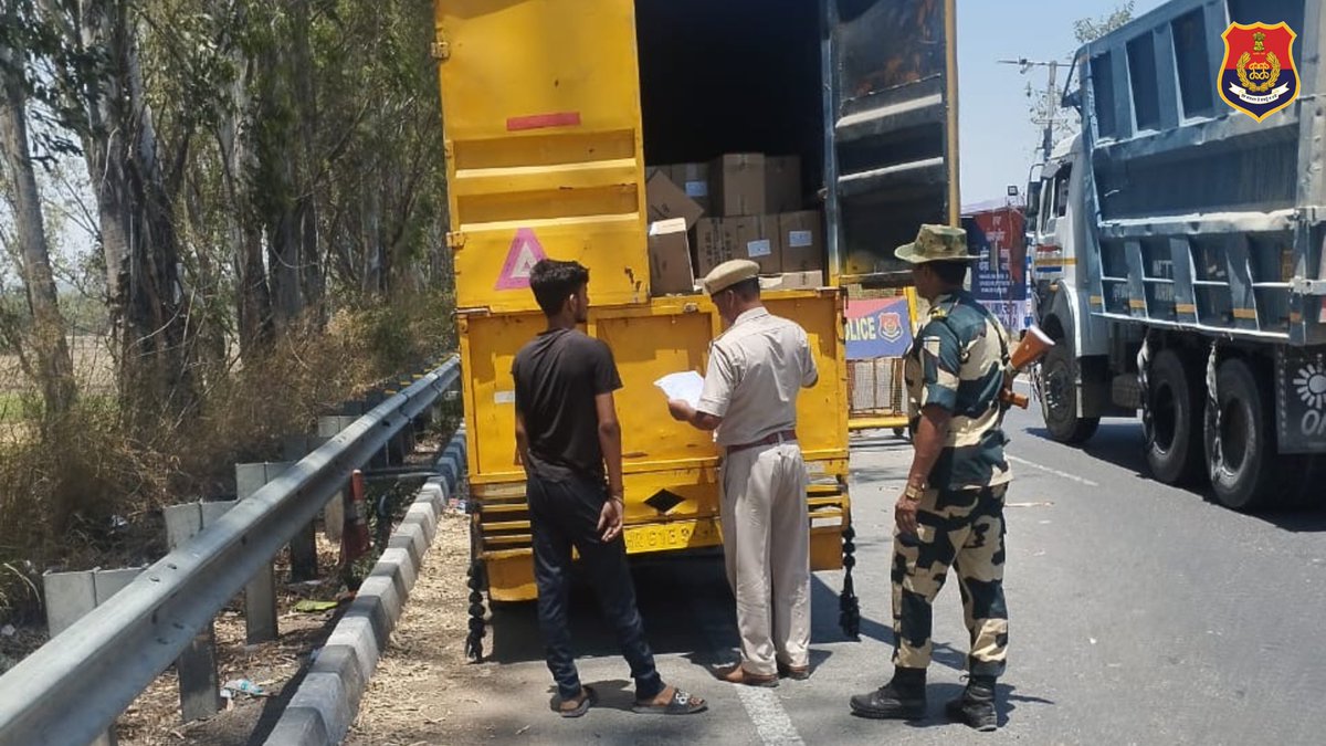 PathankotPolice's tweet image. Pathankot Police have launched #intensive #Day/Night patrols and checking to ensure safe environment for the residents of district.

#SafePunjab
#YourSaferyOurPriority