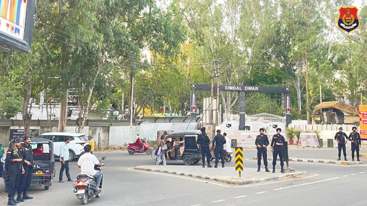 PathankotPolice's tweet image. Pathankot Police have launched #intensive #Day/Night patrols and checking to ensure safe environment for the residents of district.

#SafePunjab
#YourSaferyOurPriority