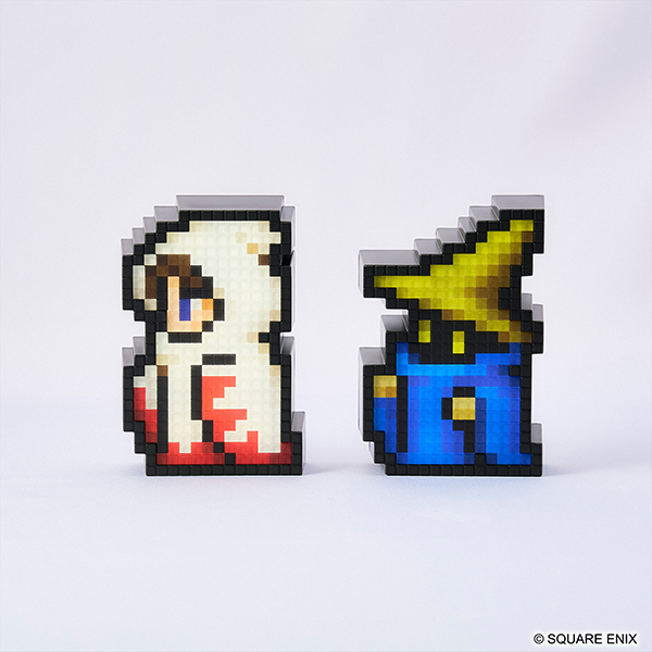 Square Enix va a lanzar estas adorables lámparas pixeladas con los diseños del mago negro y la maga blanca en su rediseño de #FinalFantasy Pixel Remaster. 📅 Agosto 2024 💴 3520 yenes (≈ 21 €) cada una 📏 9,5 x 6,5 cm