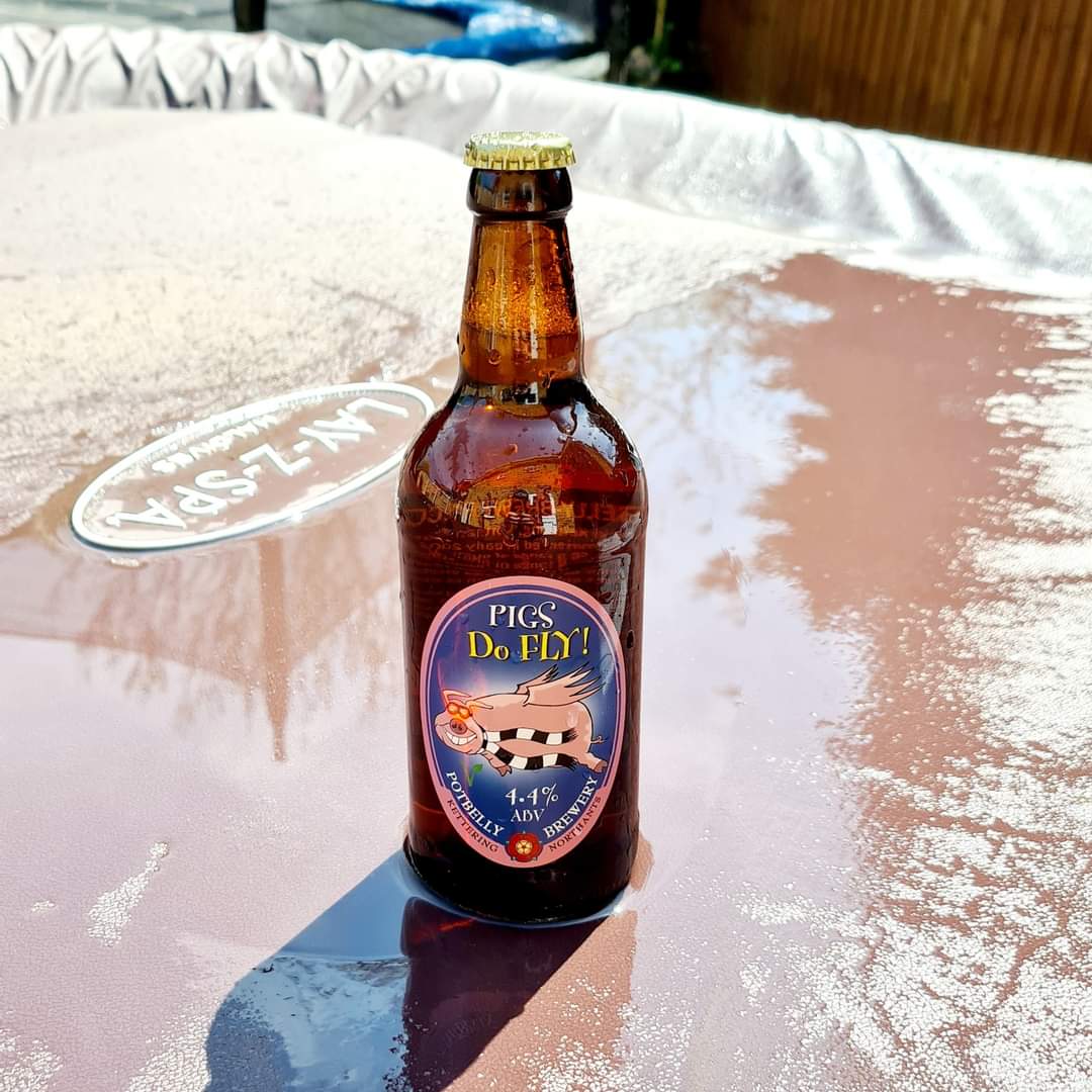 PotbellyBrewLtd's tweet image. PIGS DO FLY! 4.4%

A Single Hopped beer, easy drinking Light Golden with a depth of flavour that other light beers lack.

Colour:- Golden 

#tuesday #beer #pigsdofly