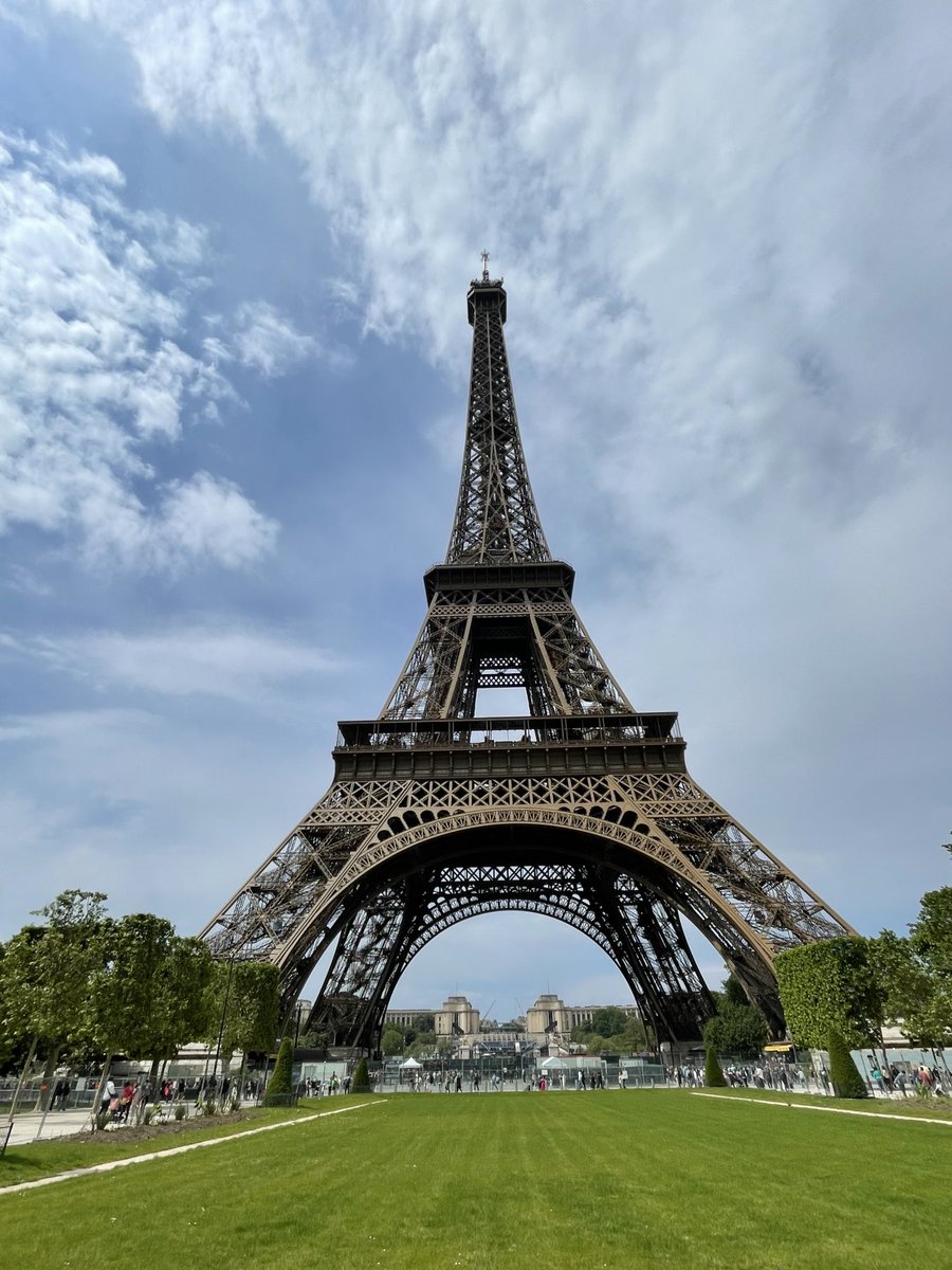 Moufff's tweet image. Bonjour Paris❤️🔥