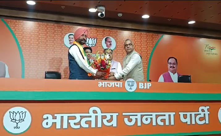 AAP leader from Jalandhar Cantt, Jagbir Brar, joined BJP today. He started his political career with Akali Dal, then switched to Congress. After that, he did “Ghar Wapsi” from Congress to Akali Dal. Then, from Akali Dal, he switched to AAP, and now he has joined BJP.