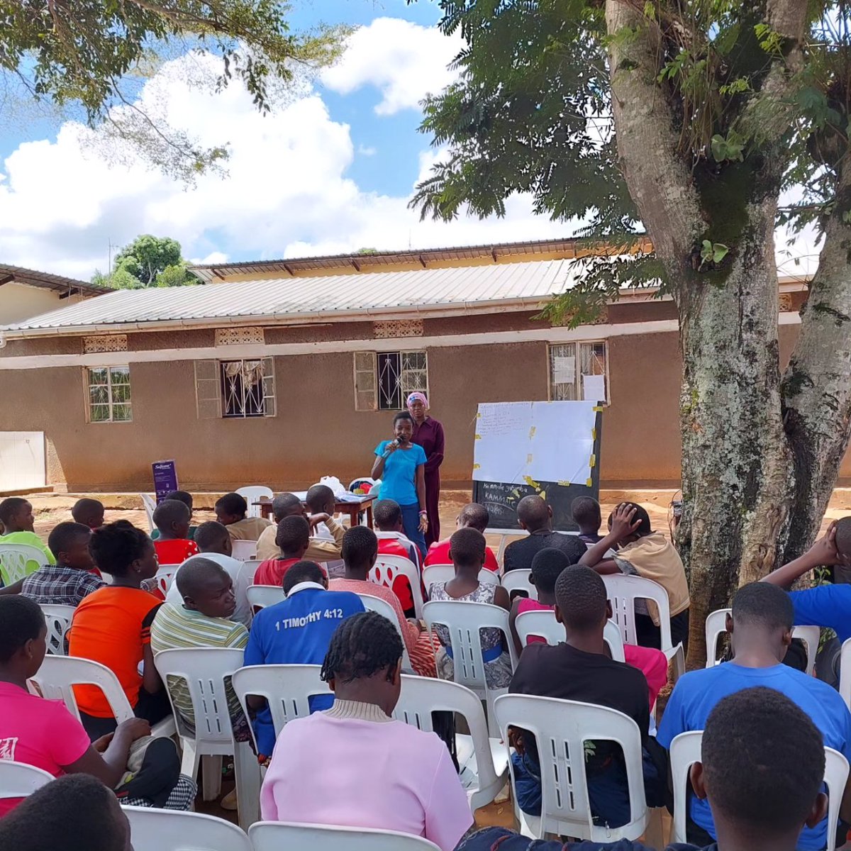 Still buzzing from our amazing SRHR session with youth at Kayunga Child Development Centre!
'Empowering young minds with knowledge today for a healthier tomorrow.' 🌟💡

#EachOneTeachOne 👫✨