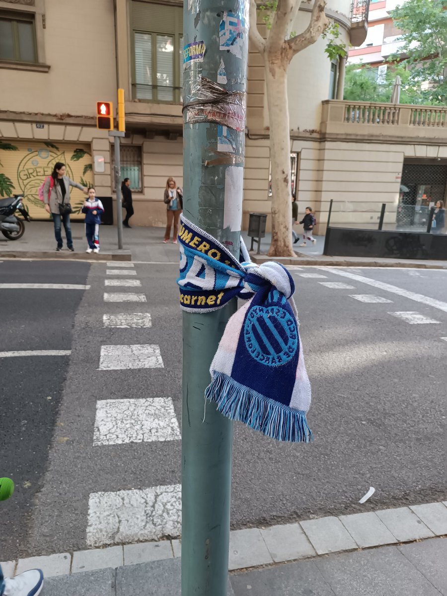 Trobada a Pg St Gervasi 66. <a href="/RCDEspanyol/">RCD Espanyol de Barcelona</a> twitter fes la teva magia!