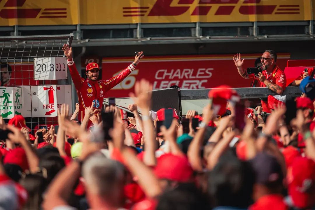 🇮🇹 King Carlos

📸 remichaillaud on instagram

#CarlosSainz | #ImolaGP