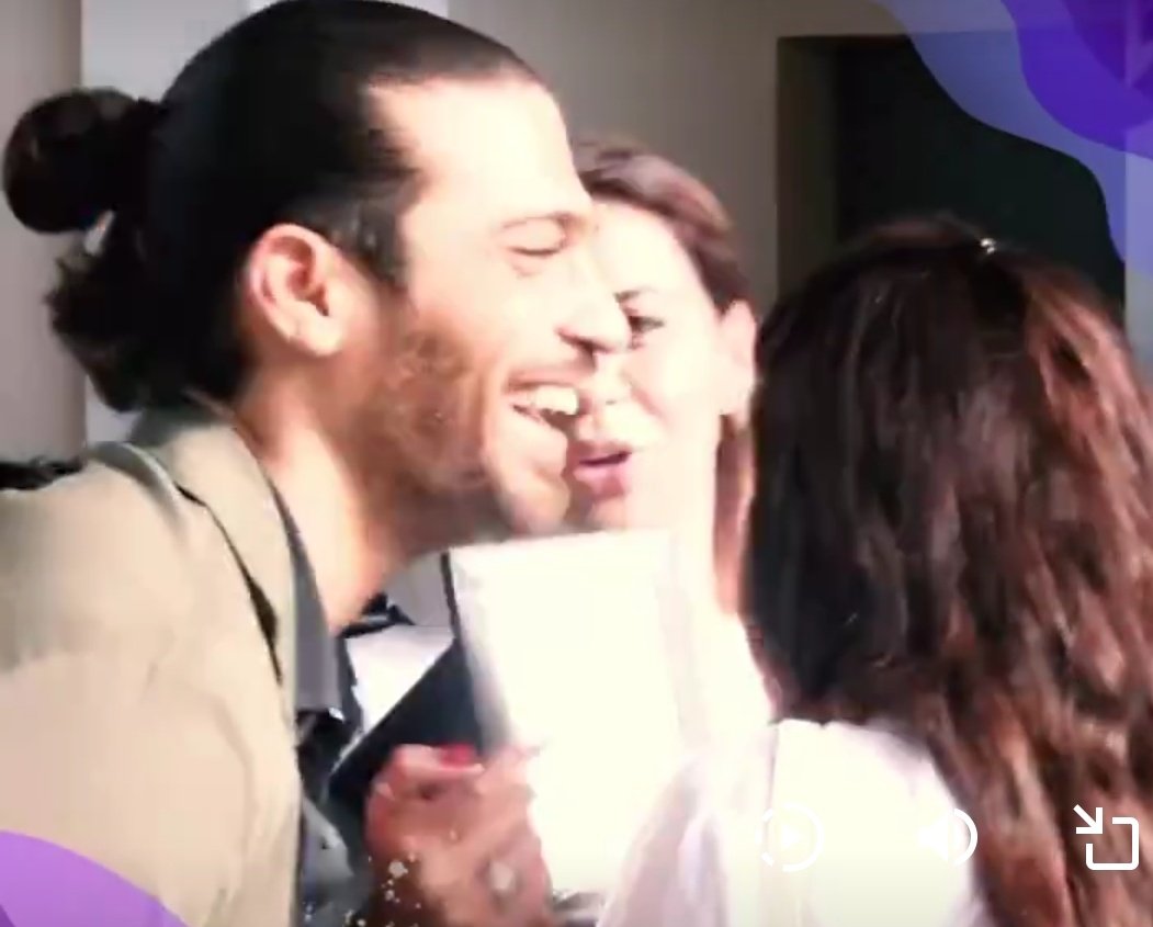 Me encantan 😍😍😍😍 
La risa espontánea, natural, la de verdad, la que solo nos sale cuando estamos a gusto en el trabajo 🙌
Sin duda es maravilloso trabajar con Can

#CanYaman
#FrancescoDemir
#ViolaComeIlMare2