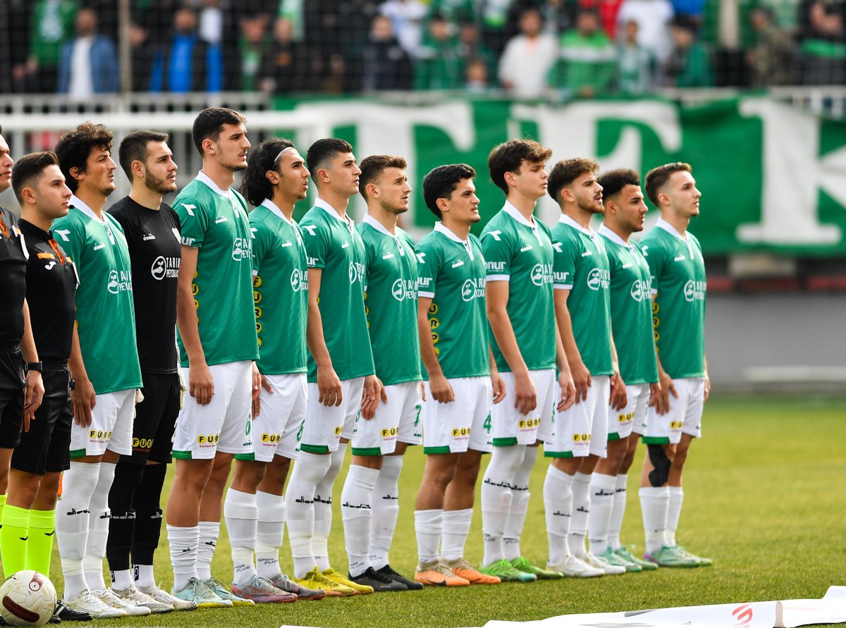 Bursasporlu futbolcularla görüşülüyor! #Bursa #Bursaspor bursaspordabugun.com/bursasporlu-fu…