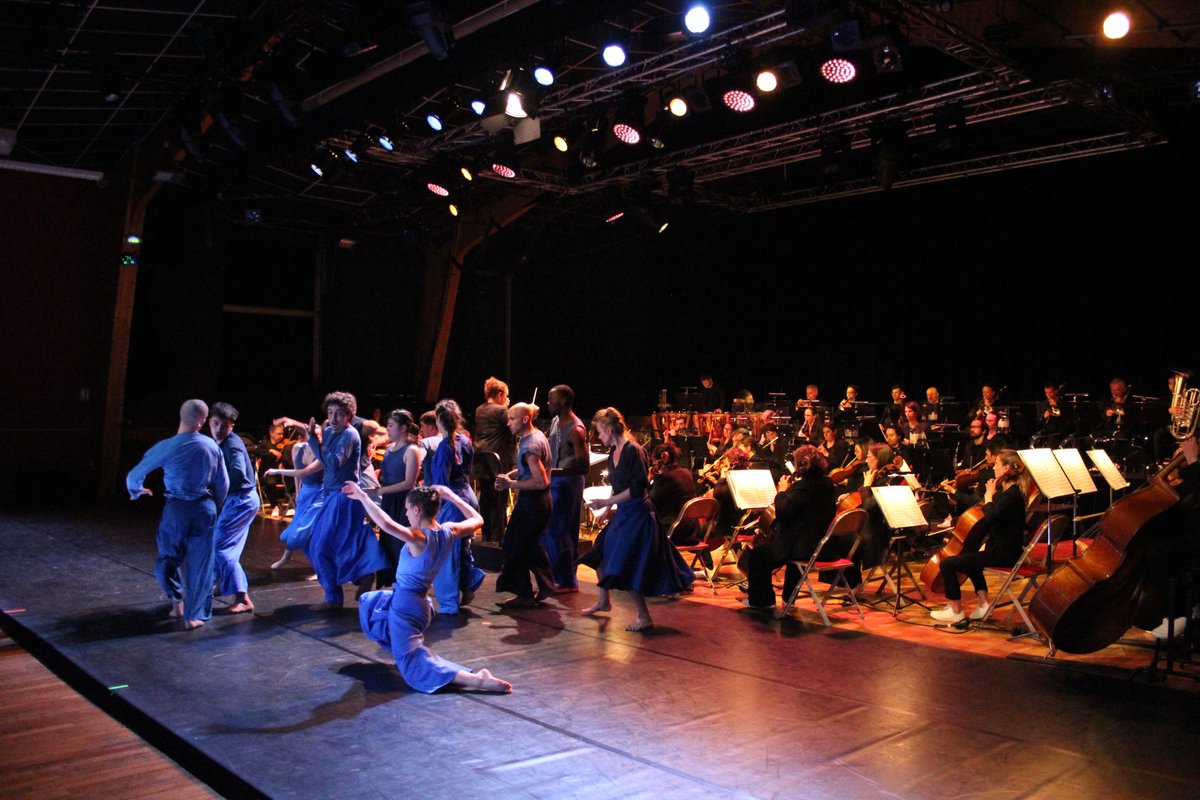 Ville d’Allonnes (@vallonnes) on Twitter photo Musique classique et breakdance, pari inédit à Allonnes. Vendredi 17 mai dans une salle Jean-Carmet remplie, l'orchestre <a href="/Divertimento/">divertimento</a> donnait sous la direction de <a href="/ZahiaZiouani/">Zahia Ziouani</a> "Symphonie des deux mondes". Epoustouflant. <a href="/GillesLeproust/">Gilles Leproust</a> <a href="/AlexisBraud/">Alexis Braud</a> <a href="/CatherineBouche/">Catherine Bouche</a> Musique classique et breakdance, pari inédit à Allonnes. Vendredi 17 mai dans une salle Jean-Carmet remplie, l'orchestre <a href="/Divertimento/">divertimento</a> donnait sous la direction de <a href="/ZahiaZiouani/">Zahia Ziouani</a> "Symphonie des deux mondes". Epoustouflant. <a href="/GillesLeproust/">Gilles Leproust</a> <a href="/AlexisBraud/">Alexis Braud</a> <a href="/CatherineBouche/">Catherine Bouche</a>