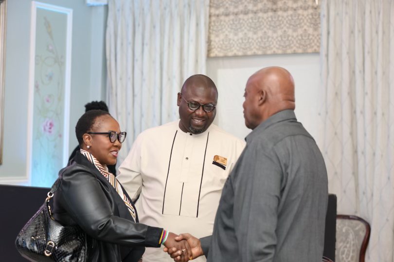 MomentumGroupZA's tweet photo. Amidst the vibrant spirit of Africa Week, our Momentum Metropolitan Africa Chairpersons, CEO, MMH Group CEO, and MMH Group Chairperson gather to explore dynamic strategies to fortify our Rest of African Business for truly transformative growth. 

Join us as we are lead by our leaders into impactful expansion and sustainable progress across the continent.

#SuccessTogether