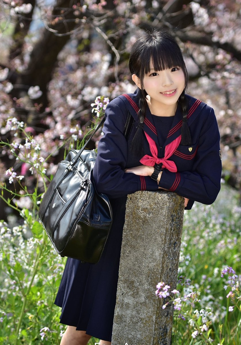 桜撮影していただきました🥰
桜と言えば制服‼️
今回の制服は、神奈川のフェリス女学院中学校
です💜
何度見ても可愛い制服だなぁ🤣