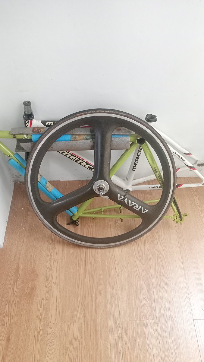 hatebikes18's tweet photo. For sale Araya Trispoke qr Dura Ace inc Gatorskin tubular 15jt Free Ongkir Jawa-Bali WA 082136661833 #fnfjb https://t.co/YmXvyFg3UF