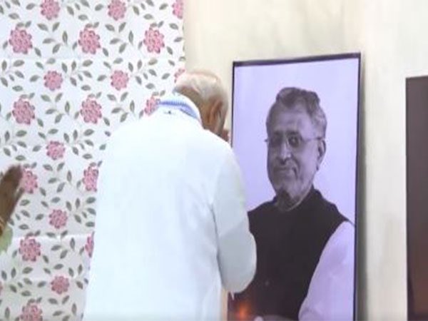 Prime Minister @narendramodi pays tribute to Sushil Kumar Modi at his residence in Patna

#PMModi #SushilModi #Bihar #BJP