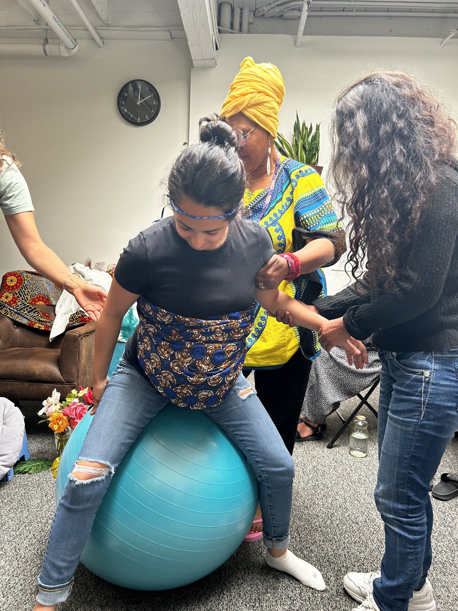 Shafia_SMC's tweet photo. Working with the birth while utilizing the African belly wrap @nurturelybaby at the SMC Doulas Training. Learn more at https://t.co/YVorjwH8NK
#traditionalbirth #maternalhealth #trainwithus https://t.co/54VzjgLhls
