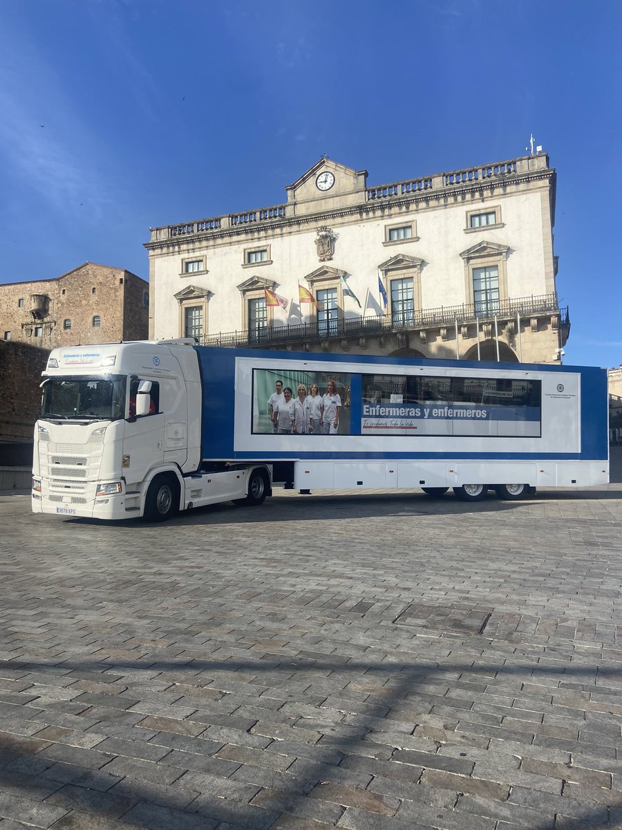 ¡La #RutaEnfermera ya está en #Cáceres! Todo preparado, os esperamos en la Plaza Mayor para concienciar a la población sobre hábitos saludables y dar consejos de #salud y #cuidados. ¡De 10 a 14 y de 16 a 20 hs! #colegioenfermeriacáceres @CGEnfermeria #tecuidamostodalavida