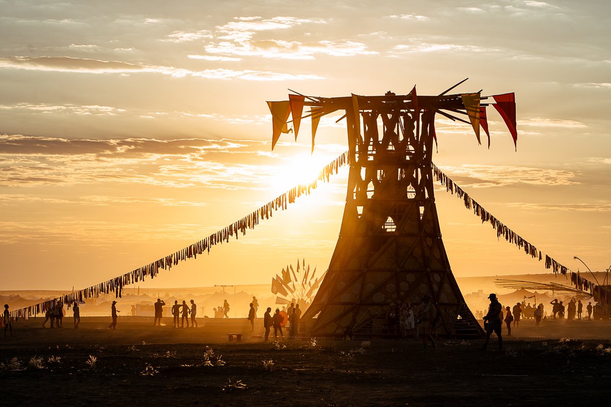 While some stories have now been told, we'd still love to hear your story of CREATION. If you've not completed the AfrikaBurn 2024 survey, please visit: tickets.afrikaburn.org/creation-surve… as we'll close it at the end of this month.

Artwork: Tree of Stories
Photo: Gautier Berr
