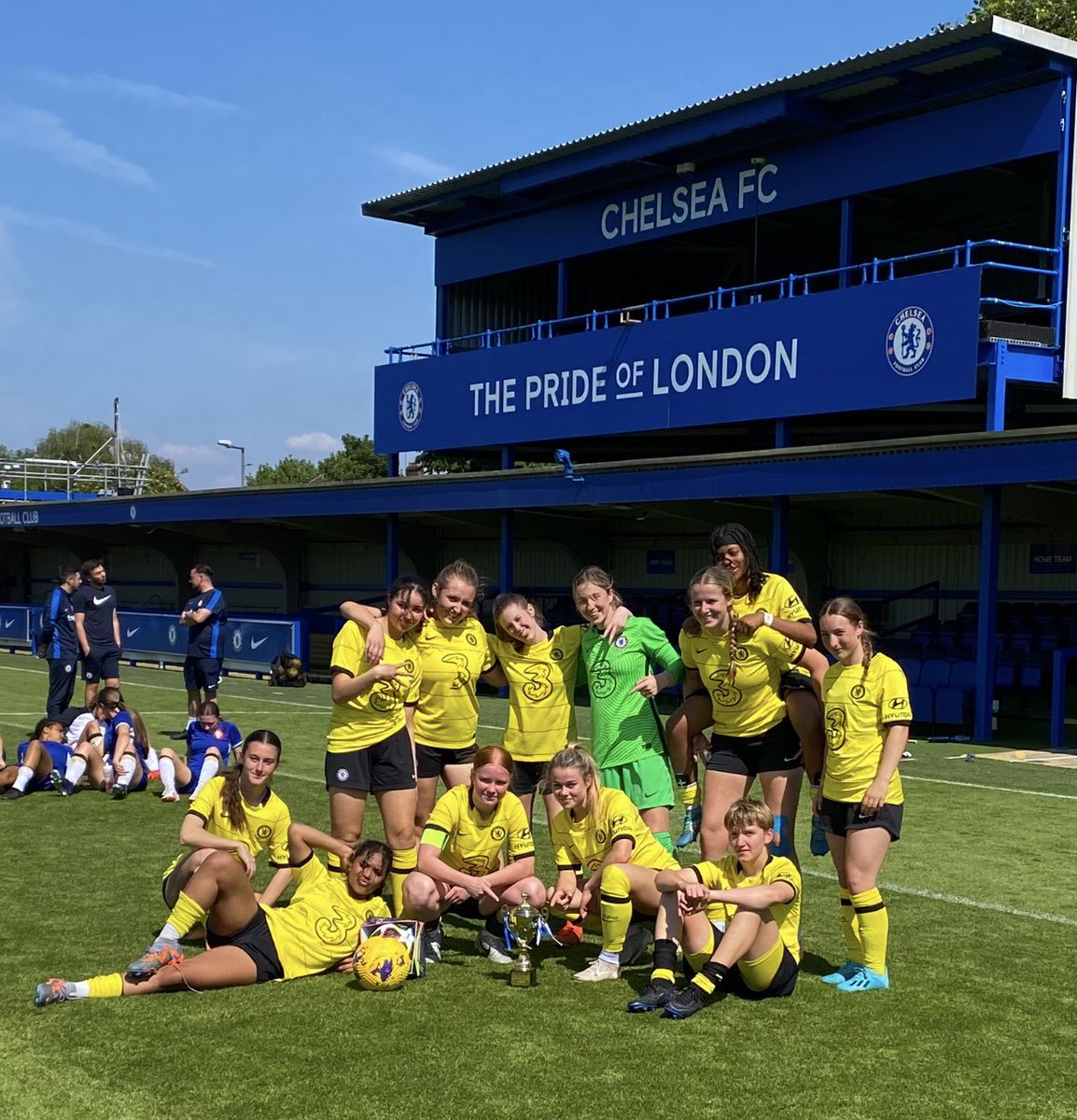 MountKellyFooty's tweet photo. What A Fantastic Experience Yesterday…at #KingsmeadowStadium Home Of @ChelseaFCW 💛🖤🏆
A Very Tough Final of the Chelsea Foundation Cup in 24*C Heat 🌞
Coming From Behind Twice To Win 2-3 Against A Strong @BlenheimChelsea Team 💪🏼🌞
@MountKellySport @CFCFoundation @GuyAyling https://t.co/ljgpfJiTll