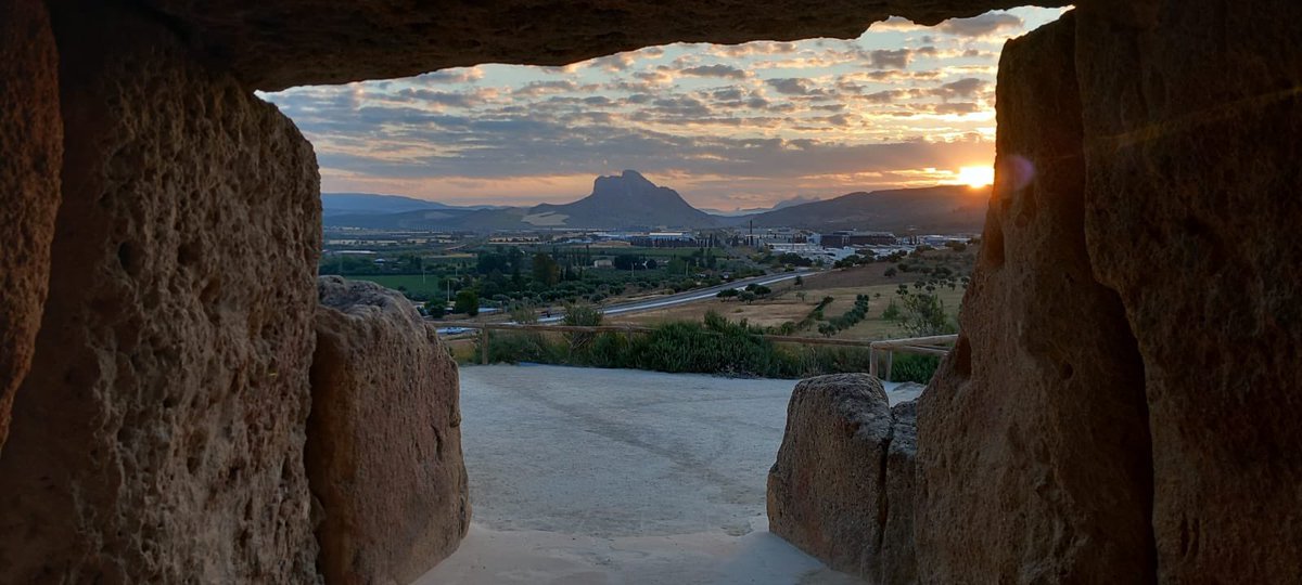 Buenos días desde #Menga 🌄😍 ¡Qué salga el sol por #Antequera! #DólmenesdeAntequera #DespiertaConArte @CulturaAND 🕗 07:19 horas