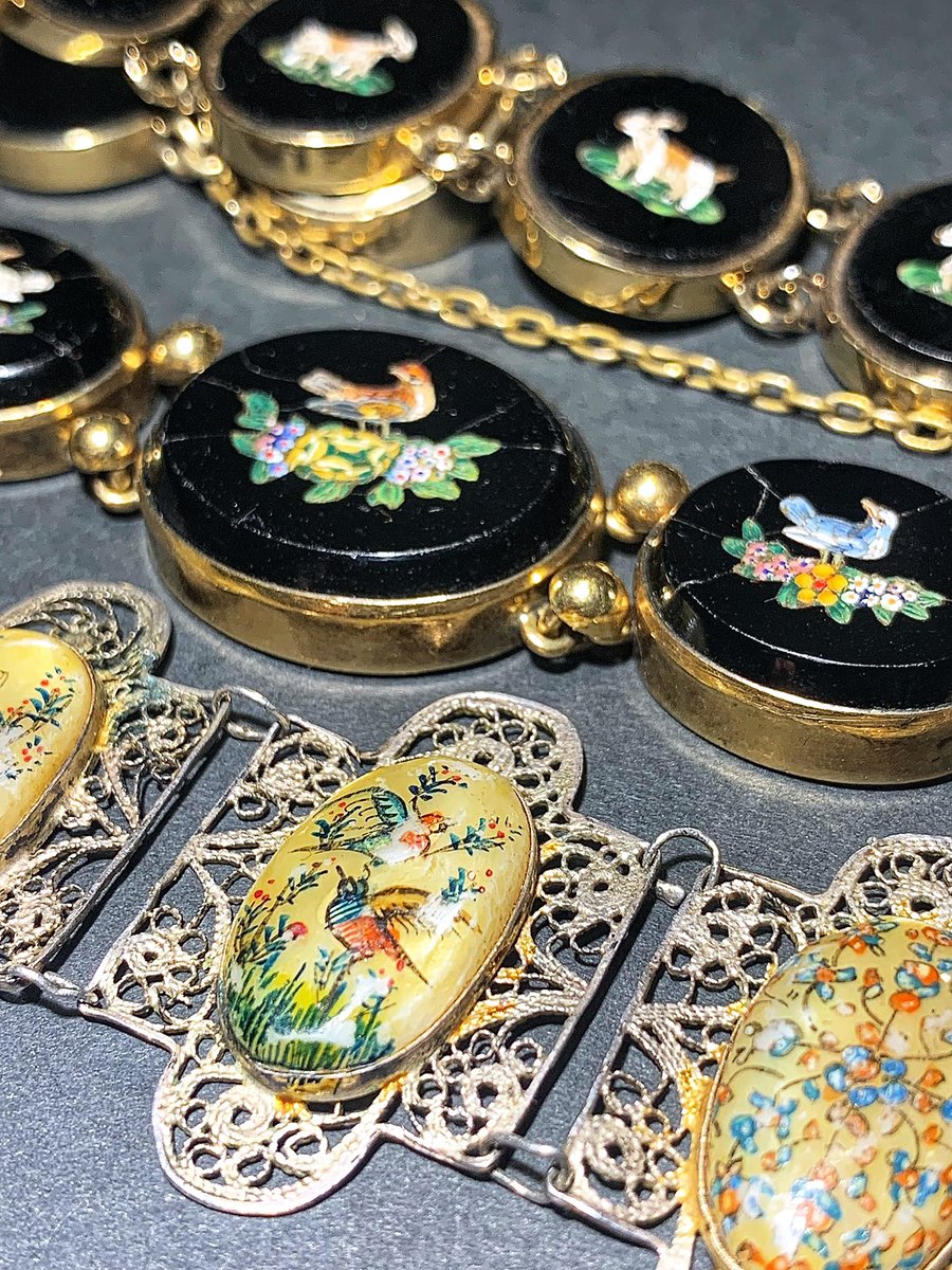 Small details of wonderful jewels ✨🔍

#antiquariato #antiques #antiquestore #jewels #jewelry #bijoux #antiquejewels #bijouxanciens #venise #venezia #venice #venecia #micromosaic #micromosaique #micromosaico #persianminiature #motherofpearl #filigree #silverfiligree #handpainted