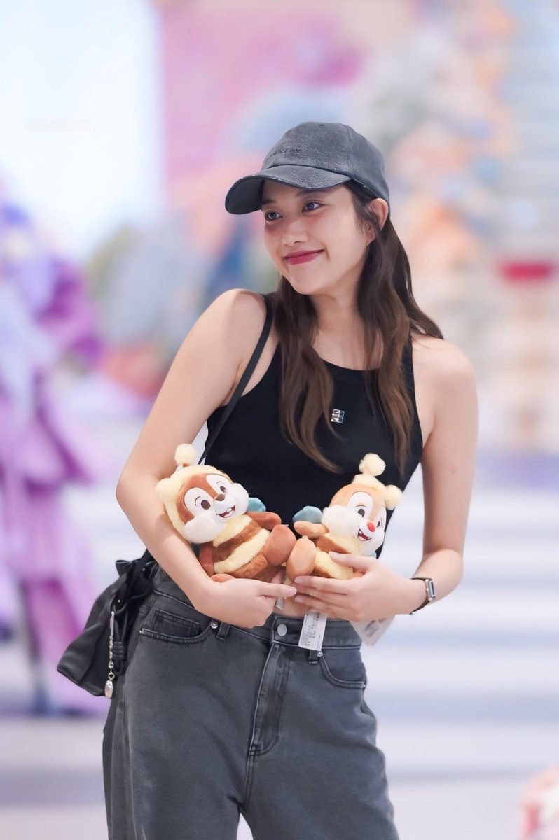 townblack71's tweet photo. Sarocha Chankimha A Pretty Gorgeous Girl 🥰 😍 💖

You're a Child at Heart - A Suitable Lines For FREEN 😜 ✨

#SarochaChankimha #SrchaFreen #FreenSarocha #GIRLFREEN #Freen https://t.co/LqI06LNGBr