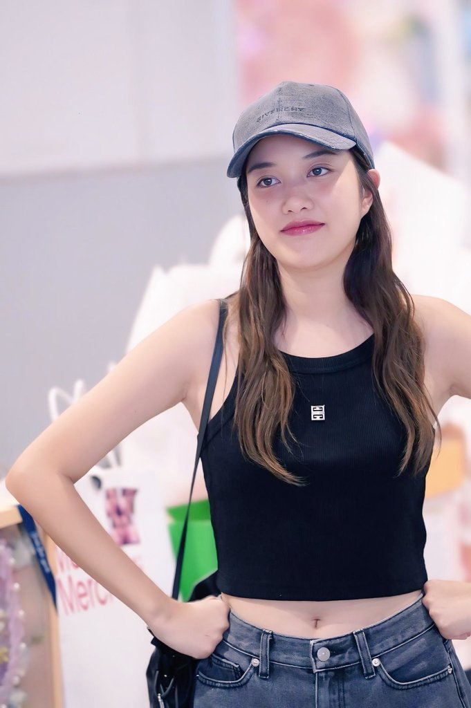 townblack71's tweet photo. Sarocha Chankimha A Pretty Gorgeous Girl 🥰 😍 💖

You're a Child at Heart - A Suitable Lines For FREEN 😜 ✨

#SarochaChankimha #SrchaFreen #FreenSarocha #GIRLFREEN #Freen https://t.co/LqI06LNGBr