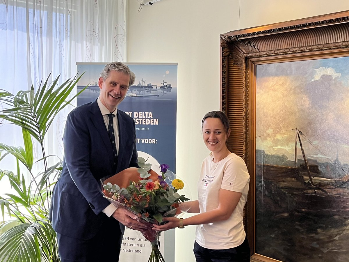 College <a href="/GemDordrecht/">Gemeente Dordrecht</a> feliciteert <a href="/WouterKolff/">Wouter Kolff</a> met de voordracht als Commissaris van de Koning <a href="/zuid_holland/">Provincie Zuid-Holland</a> . Mooie en waarderende woorden zijn gewisseld. Trots.