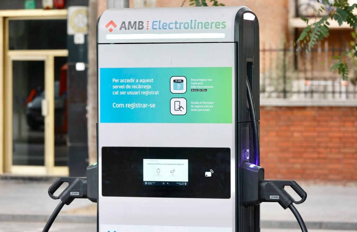 ♻️ L’AMB (@PremsaAMB) instal.la cinc noves electrolineres d’altes prestacions al #BaixLlobregat. Més info a 👉 elbaix.cat/2024/05/20/lam… #Cornellà #Pallejà #SantJoanDespí #SantVicençdelsHorts #Torrelles cc @Mobilitat_AMB