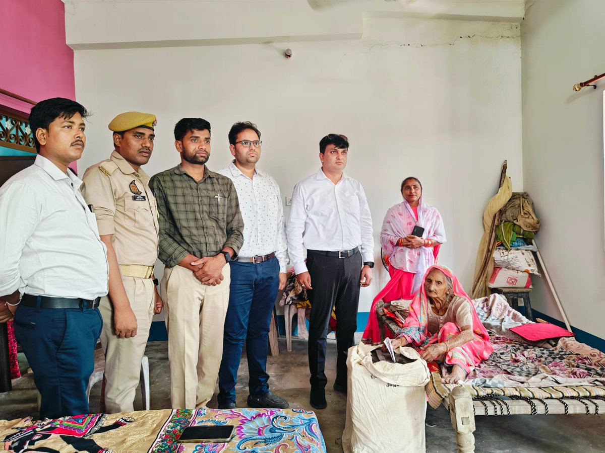 CEO UP (@ceoup) on Twitter photo लोक सभा सामान्य निर्वाचन – 2024 के अन्तर्गत जनपद गोरखपुर में होम वोटिंग संपन्न हुई।
#ECI #Elections2024 #ChunavKaParv #DeshKaGarv #IVote4Sure #MainHoonNaa #Ek_Vote_Desh_K_Liye
@ecisveep <a href="/SpokespersonECI/">Spokesperson ECI</a> <a href="/Dm_Gorakhpur/">Dm Gorakhpur</a> लोक सभा सामान्य निर्वाचन – 2024 के अन्तर्गत जनपद गोरखपुर में होम वोटिंग संपन्न हुई।
#ECI #Elections2024 #ChunavKaParv #DeshKaGarv #IVote4Sure #MainHoonNaa #Ek_Vote_Desh_K_Liye
@ecisveep <a href="/SpokespersonECI/">Spokesperson ECI</a> <a href="/Dm_Gorakhpur/">Dm Gorakhpur</a>