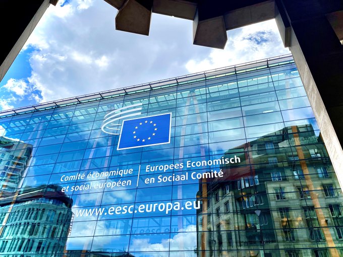 EESC_PRESS's tweet photo. 📢This week featuring @EU_EESC:
🔵Debate on #biodiversity & climate
🔵#WesternBalkans conference on #enlargement success story 📍Ljubljana
🔵#runningforeurope team @20kmbru 44edition:
🗣️#UseYourVote ✌️
ℹ️ More👉 https://t.co/915dwE9fYx https://t.co/W22z69W8Ac