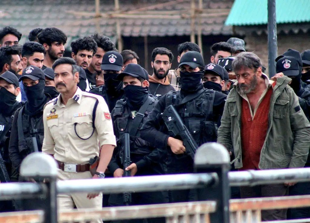 Singam again shooting in Kashmir

Bollywood has nothing left except Muslims and Kashmir, Pakistan.