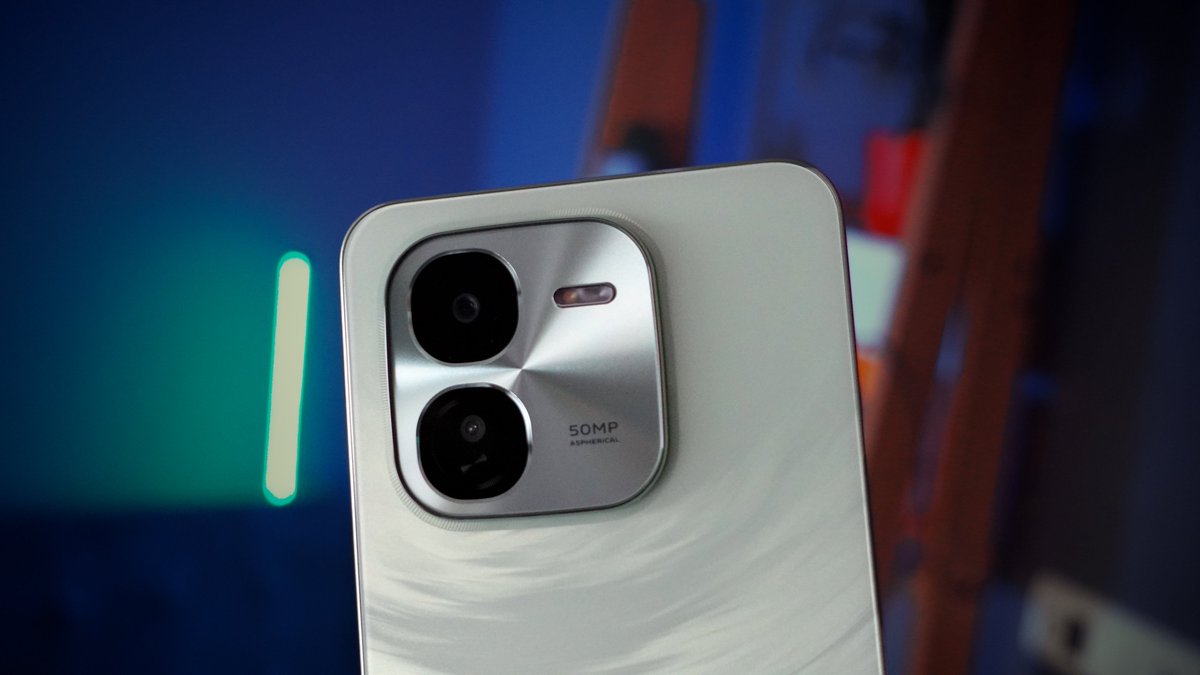 Q9. What is the resolution of the #iQOOZ9x main camera? A. 44MP AI camera B. 48MP AI camera C. 64MP AI camera D. 50MP AI Camera #iQOOZ9x #WiniQOOZ9x #FullDayFullyLoaded