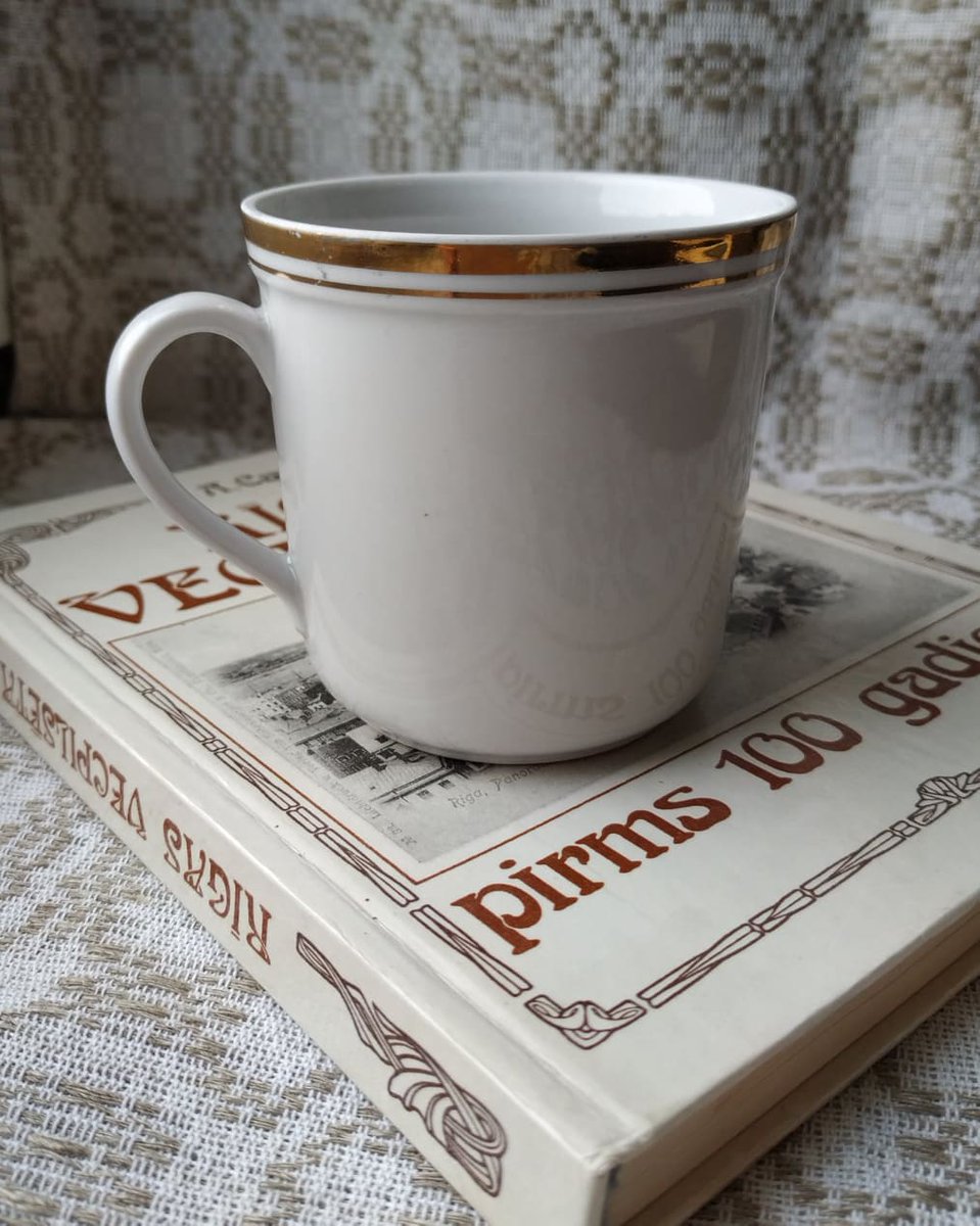 VintageSoviet's tweet photo. #White #porcelain #mug #tea #coffee #cup #whitemug #golden #rim #Latvia #Riga #porcelain soviet era Vintage USSR milk cup
https://t.co/w0236YYc5B https://t.co/ysh3Imw5ix