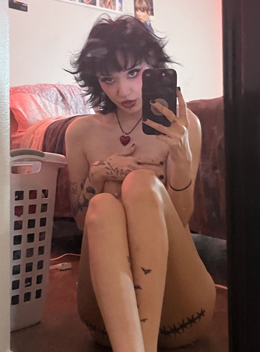 charleygrayyy's tweet photo. rt if i should move my legs https://t.co/y2zqthDp50