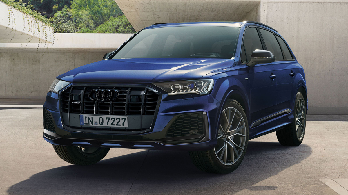 banikalra's tweet photo. @AudiIN today announced the launch of the Audi Q7 Bold Edition featuring a striking black design that radiates elegance and sophistication. 
Priced at INR 97.84 Lakh.
#AudiQ7 #BoldEdition @juhi_h https://t.co/9eMMabAEYe