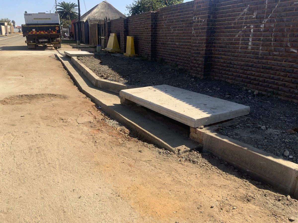 MyJRA's tweet photo. #JoburgServices #JRAInAction #OperationRestore [PICTURES] Johannesburg Roads Agency completes Stormwater Project in Eldorado Park, Region G, Ward 17.
@CRUM_RegionG @CRUM_CoJ @CityofJoburgZA https://t.co/GWXOsB1jhF