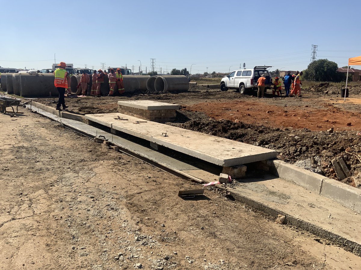 MyJRA's tweet photo. #JoburgServices #JRAInAction #OperationRestore [PICTURES] Johannesburg Roads Agency completes Stormwater Project in Eldorado Park, Region G, Ward 17.
@CRUM_RegionG @CRUM_CoJ @CityofJoburgZA https://t.co/GWXOsB1jhF