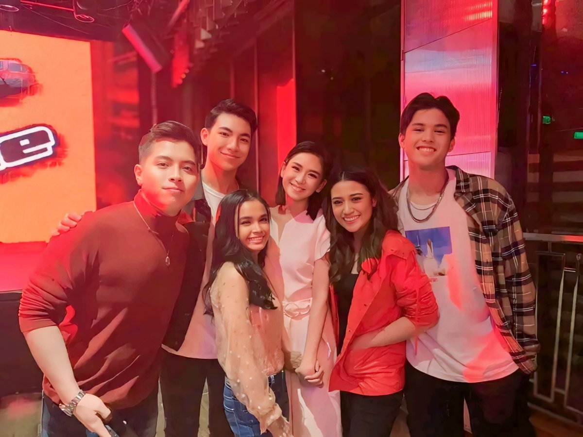 🚨  #TeamSarah reunites ✨🔥✨

#Morissette 
#DarrenEspanto
#JasonDy
#KyleEcharri
#Zephanie