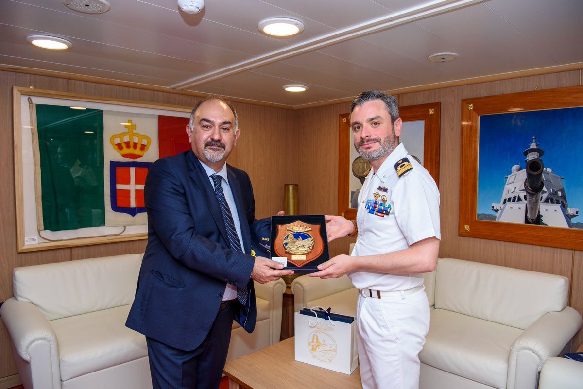 ItalianNavy's tweet photo. #NaveMontecuccoli in sosta a #Miami incontra il Console Generale d’Italia, S.E. Michele Mistò e il Vice Console Generale Eva Alvino 
@ItalyinMIA 

#ProfessionistidelMare
#SulmareperilPaese
#ItalianNavy
#NoiSiamoLaMarina https://t.co/3EIWqVYT7y