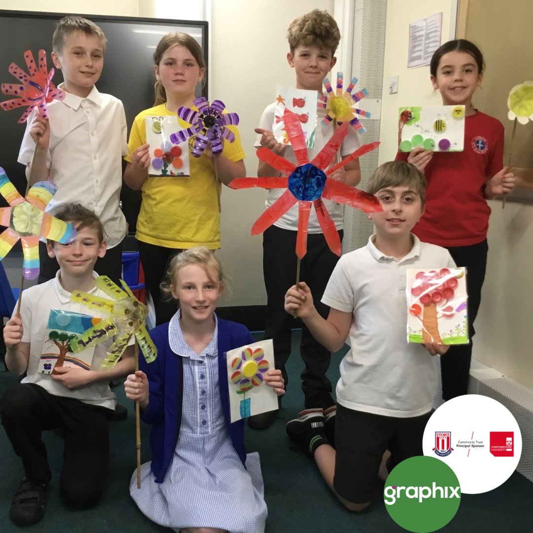 Our #PLPrimaryStars team have been working with pupils to up-cycle plastic bottles to make ornamental flowers for gardens in their community 💐
Pupils will be selling what they have made to raise money for charity 
Well done Anson Primary 👏

@PLCommunities @wwf_uk #ForYourWorld