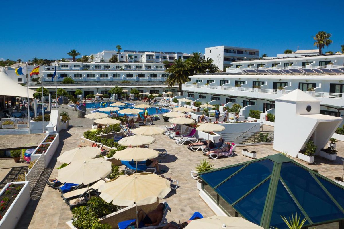 ¿Con quién vendrías a Relaxia Lanzaplaya a vivir unas vacaciones?🙃
-----
Who would you come to Relaxia Lanzaplaya to spend a holiday with?🙃