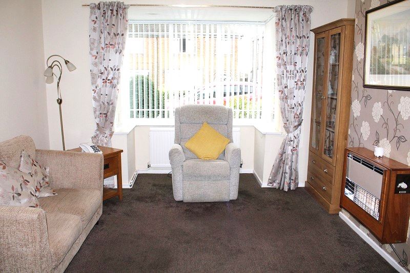 GreenAndMay's tweet image. This charming semi-detached residence situated on George Crescent, now available for sale with no upward chain.

#Riddings DE55 AL
offers in the region of £178,000
Full details and photographs 📷: greenandmay.co.uk/property/?ref=…
Call ☎️ 01773 832888 to view this property