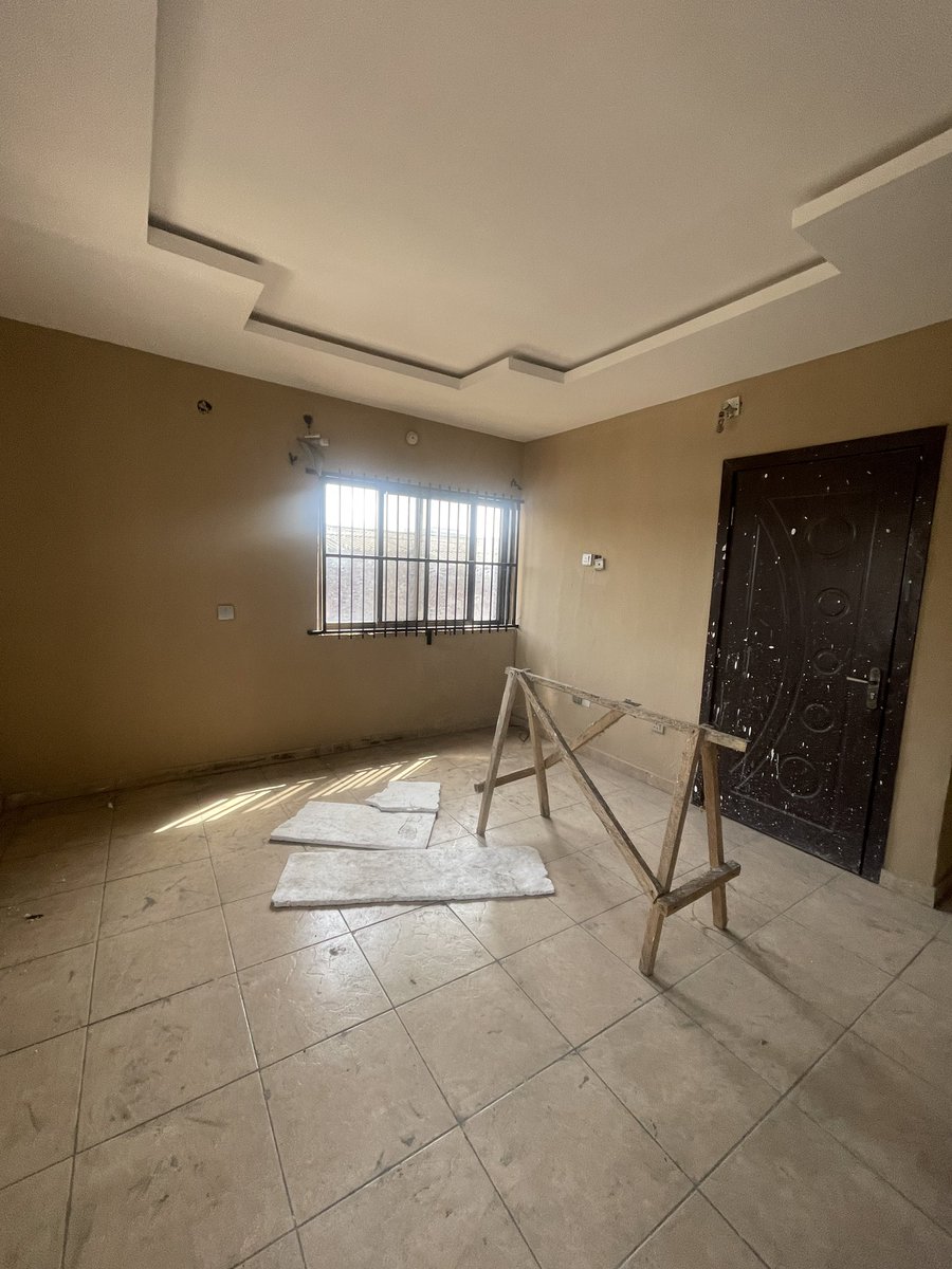 TO LET!!!

A SEMI DETACHED 4BEDROOM DUPLEX WITH 3TOILET 3BATH, SCREEDED WALLS, STORE, WATER HEATER, KITCHEN CABINET, WARDROBES, PREPAID METER  AND CAR PARK FOR 2CARS

ALONE IN THE COMPOUND

PRICE: 3M YEARLY

LOCATION: OFF ADESHINA IJESHA SURULERE LAGOS

PLS RT DM IF INTERESTED 🙏🏻