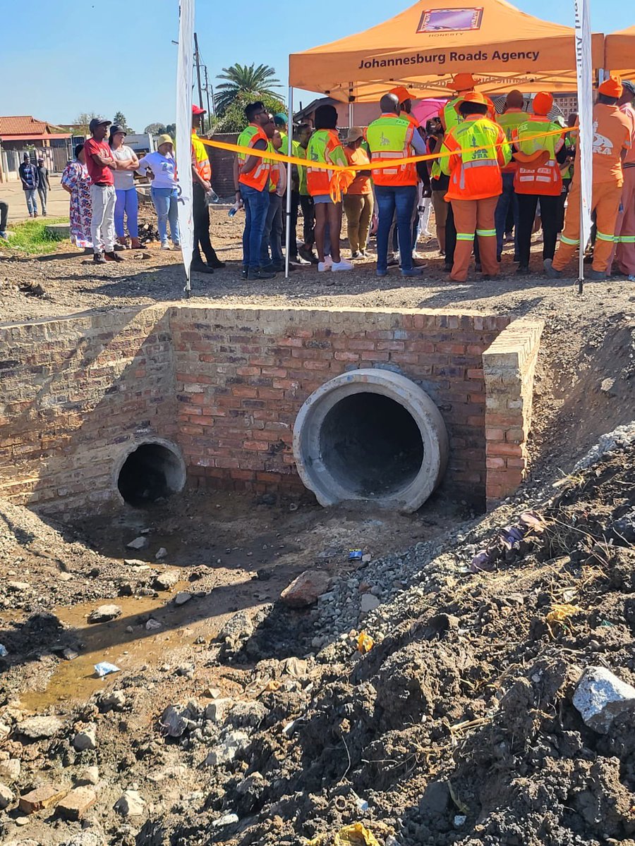 MyJRA's tweet photo. @CRUM_RegionG @CRUM_CoJ @CityofJoburgZA #JoburgServices #JRAInAction #OperationRestore [Ribbon Cutting] 📸 Stormwater Upgrade Project in Eldorado Park, Region G (Ward 17). https://t.co/XZwhc5Tkzs