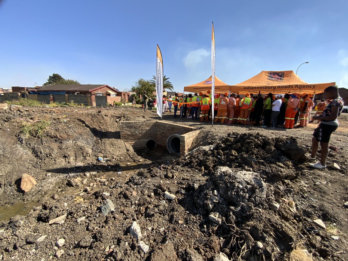 MyJRA's tweet photo. @CRUM_RegionG @CRUM_CoJ @CityofJoburgZA #JoburgServices #JRAInAction #OperationRestore [Ribbon Cutting] 📸 Stormwater Upgrade Project in Eldorado Park, Region G (Ward 17). https://t.co/XZwhc5Tkzs