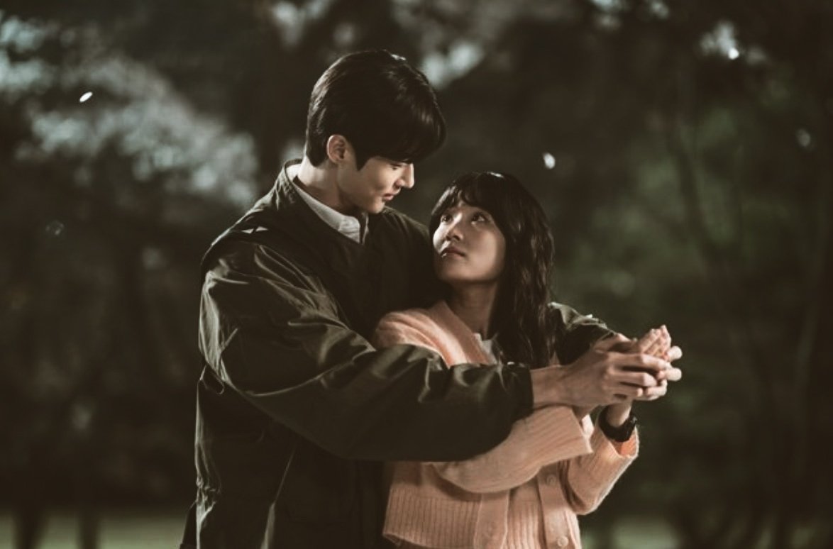 " Several seasons have passed since i came back, for changing many things i had to lose a precious thing"

#LovelyRunner #LovelyRunnerEp14