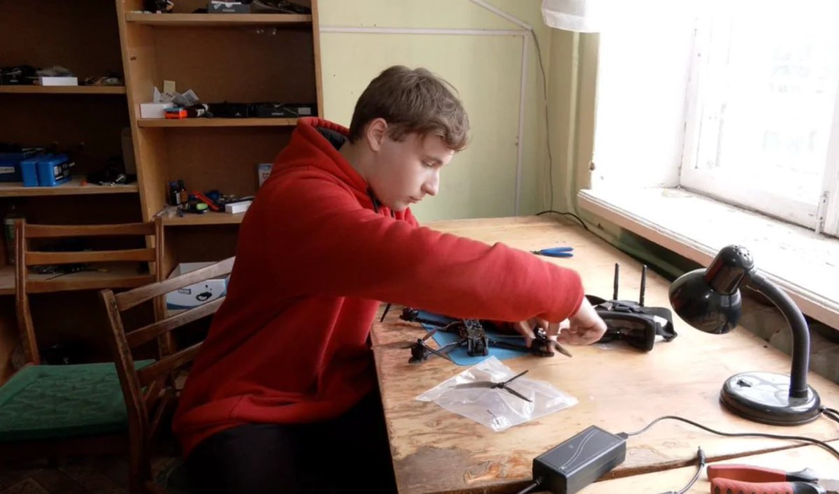 Eight Ukrainian students from Vinnytsia region are building kamikaze drones and bombers on their own. They started making drones for their computer science teacher, who is defending Ukraine. The cost of one drone ranges from 11 to 16 thousand hryvnias ($270-$400). The students