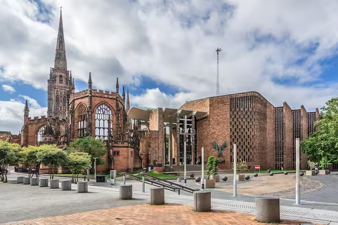 I shall soon be making a press visit to Coventry to write travel & attractions reviews @CovTM @CovMusicM @CovCathedral @The_Herbert @MidAirMuseum @stmaryguildhall @hotelindigocov @BelgradeTheatre @visit_coventry #coventry #warwickshire Where else should I visit?